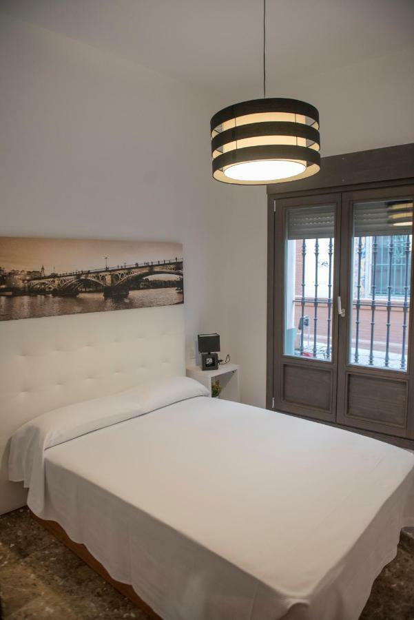 Apartamentos Luxury Puente de Triana Sevilha Exterior foto